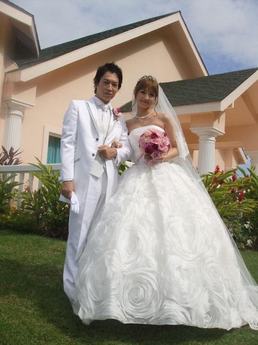 ハワイで結婚式を挙げた小倉さんと菊池さん