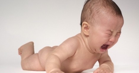 赤ちゃんが突然癇癪を起して泣きわめいてしまった時の原因と対処法