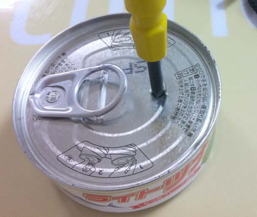 （3）缶に穴を空ける