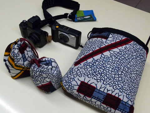自作のカメラ用バッグに愛を感じます