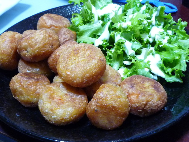 残ったカレーでチーズボール by ぷにさん | レシピブログ - 料理ブログのレシピ満載！