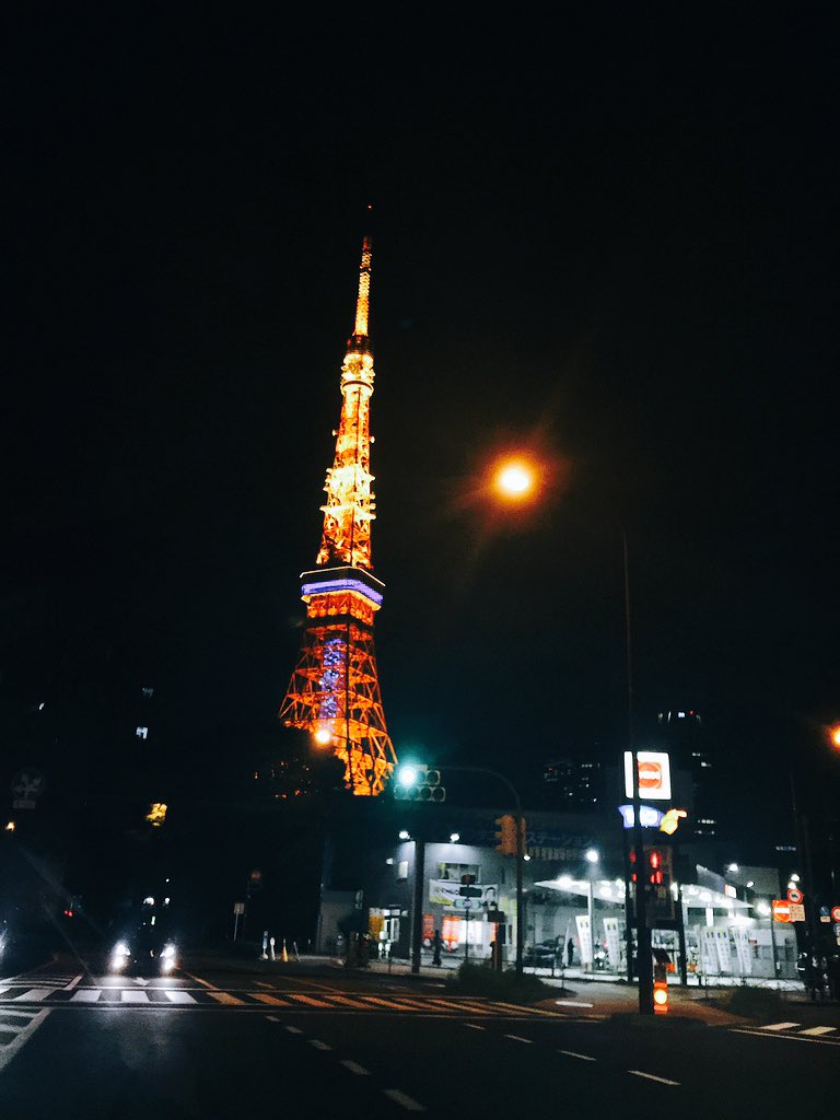 東京タワーとストロベリームーン