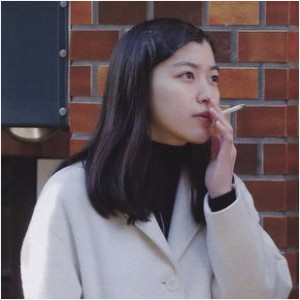 成海璃子の喫煙画像