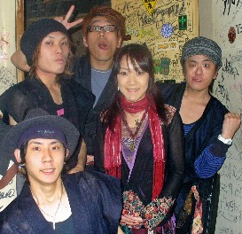 古坂大魔王さんは、2003年9月からお笑い活動を休止してバンド活動に専念