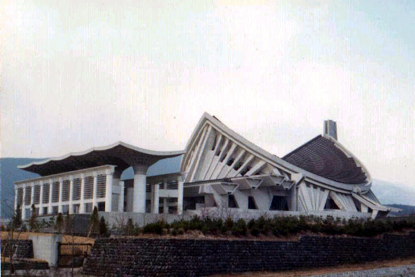 1991年に破門されるまで創価学会の総本山であった大石寺