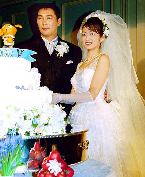 2000年、当時読売ジャイアンツの選手だった元木大介さんと結婚
