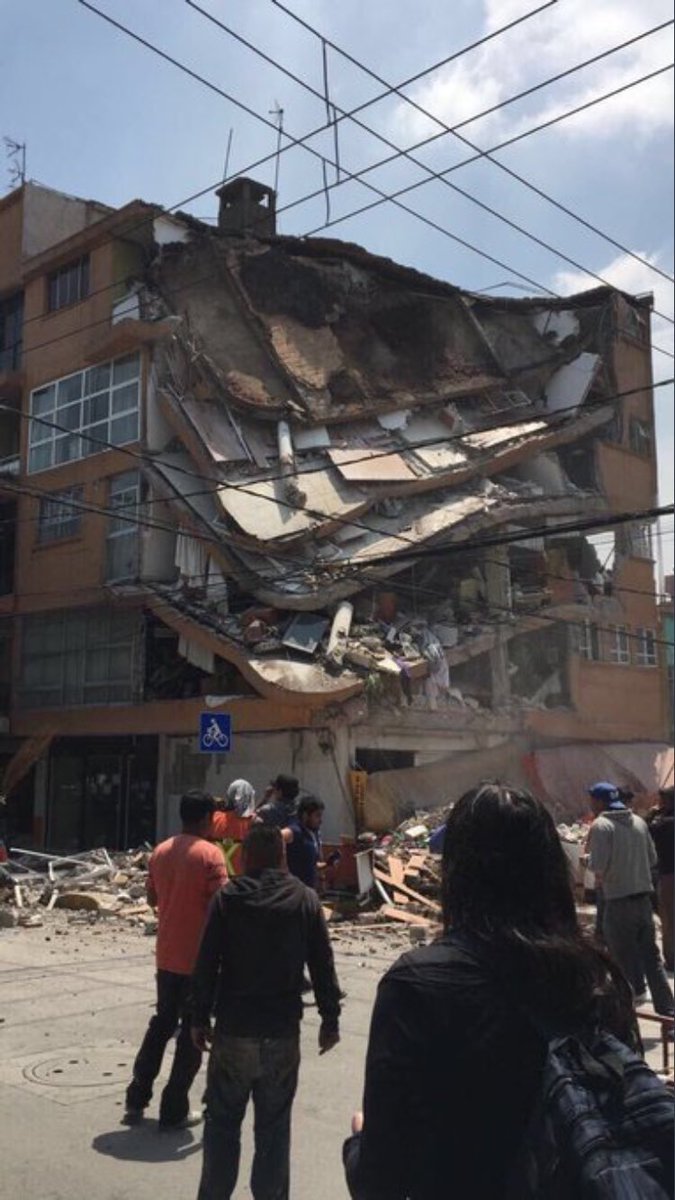 メキシコシティ内の建物も崩壊