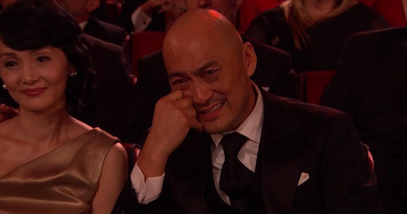 トニー賞の授賞式で相手役の「ケリー・オハラさん」の言葉に涙する渡辺謙さん