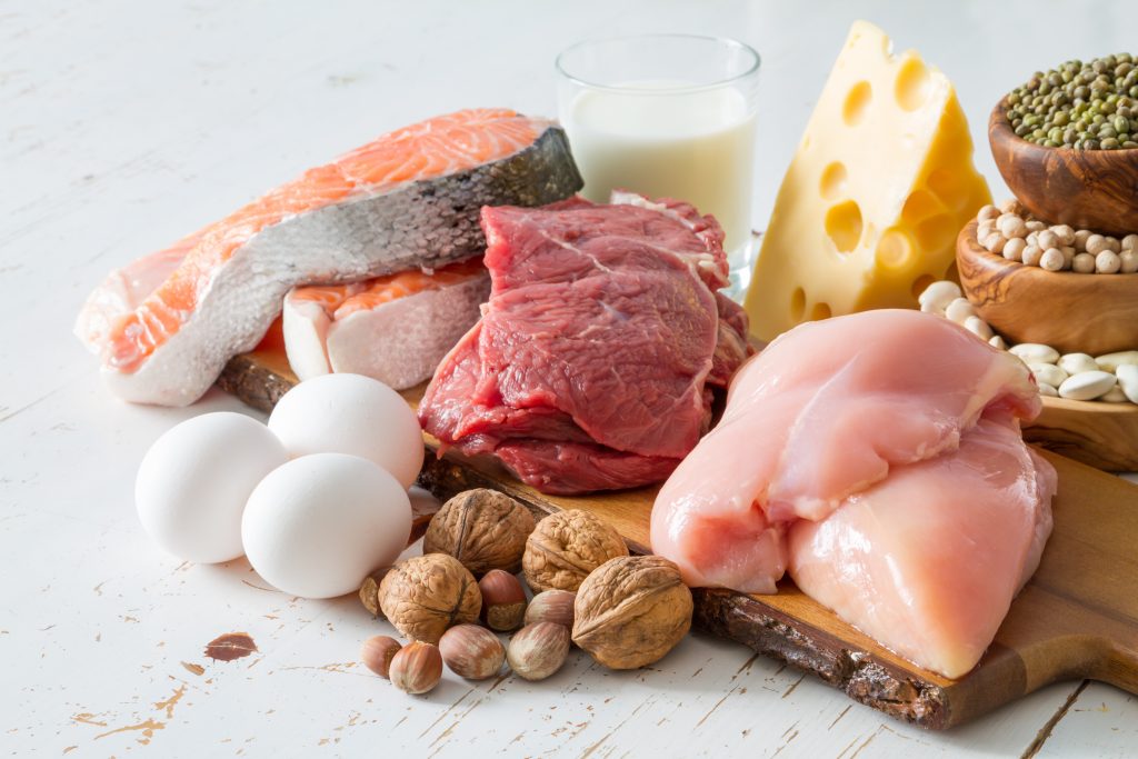 L-リジンは魚や肉、大豆食品や乳製品に多く含まれています