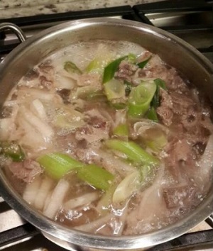 キム・ジェジュン作の「ヘジャンクク」という韓国料理