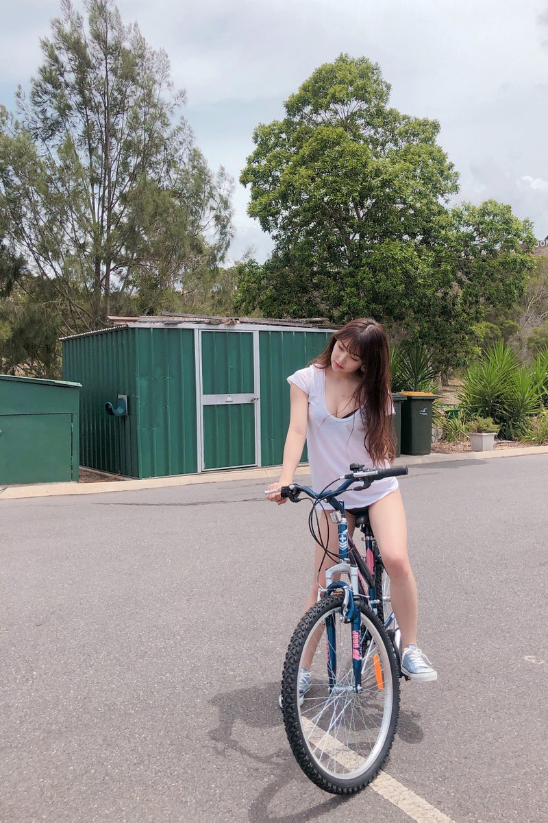 ただ自転車に乗っているだけでサマになる白間美瑠