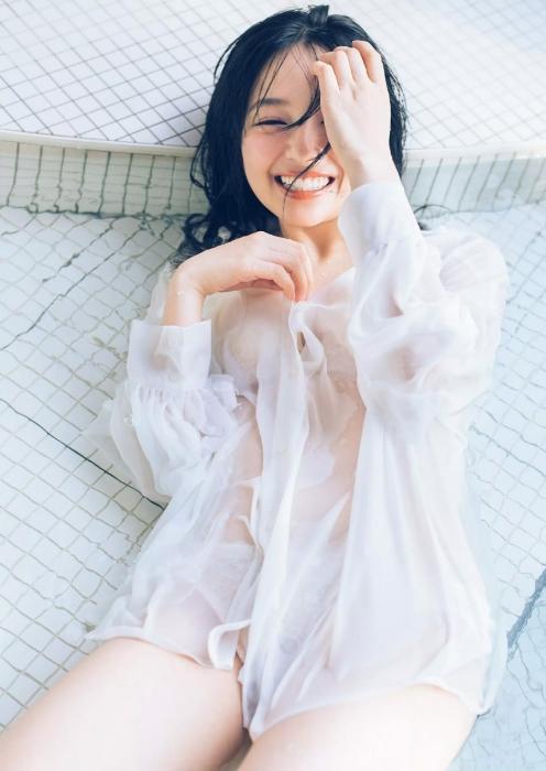 濡れワイシャツ姿で照れ笑いを魅せる村瀬紗英ちゃんも可愛いすぎる